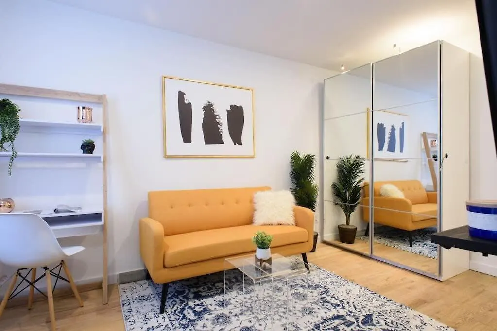 69-3D Holiday Charm Prime Lower East Side Brand New 1Br New York